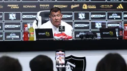 Jorge Almirón alzó la voz contra los horarios de los partidos en el fútbol chileno (Foto: Dragomir Yankovic/Photosport)