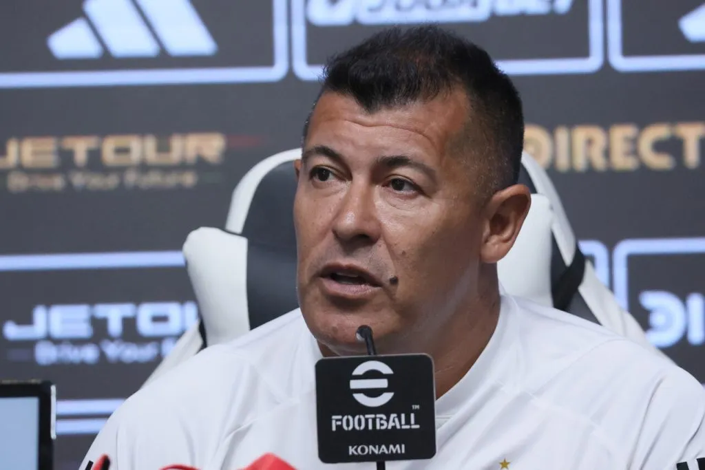 Almirón le pegó feroz repasada a las autoridades. | Foto: Photosport