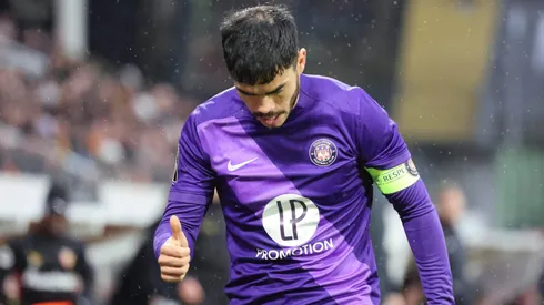 Gabriel Suazo, defensor chileno, es el jugador con más asistencias y el capitán de Toulouse.