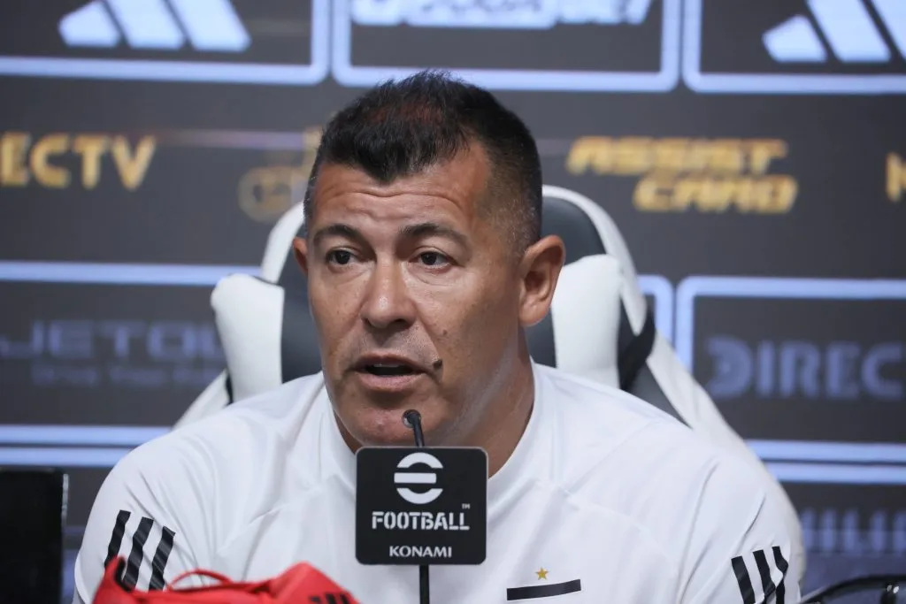 Almirón lanzó una llamativa crítica en conferencia de prensa | FOTO:  Dragomir Yankovic/Photosport