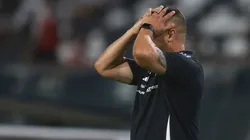 El entrenador de Colo Colo tiene dos problemas para su debut por el Campeonato Nacional