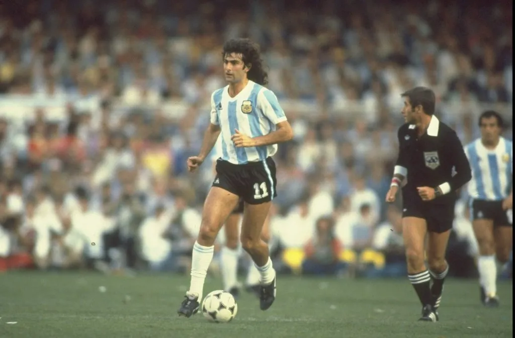 Mario Kempes le cae con todo a Carlos Chiqui Tapia