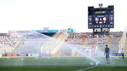 La cancha de Colo Colo sigue en mal estado. (Foto: Photosport)