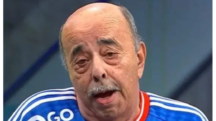 Awad le dio con todo a un delantero de Universidad de Chile.
