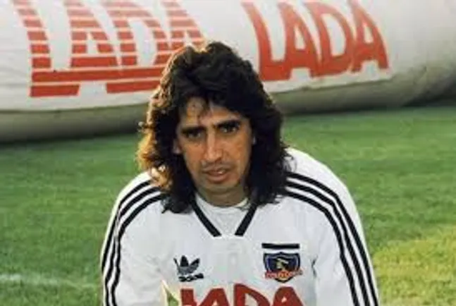 Garrido y la ya histórica camiseta de Colo Colo con el sponsor Lada | FOTO: Archivo