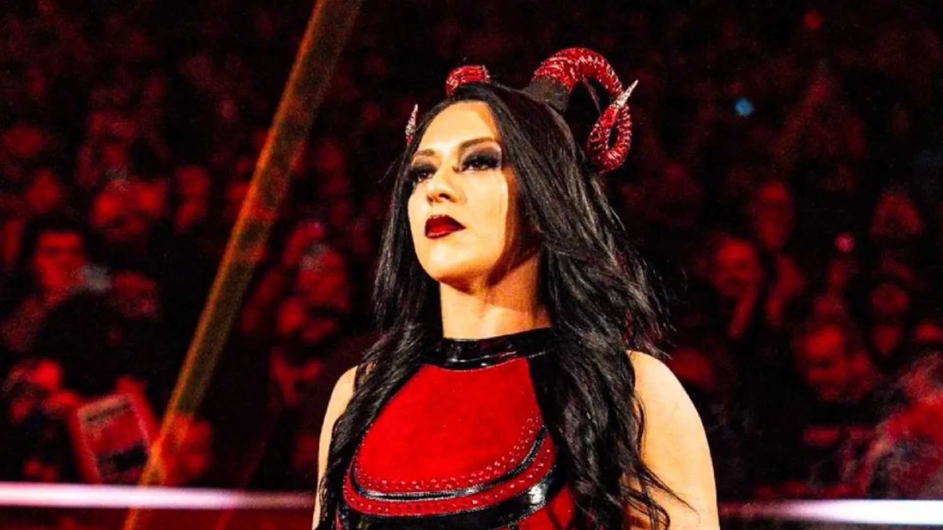 Stephanie Vaquer dona a la Teletón sus famosos cuernitos con los que luchó en WWE Crown Jewell (Foto: WWE)