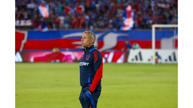 Gustavo Álvarez aclara si traerá un lateral izquierdo o no.