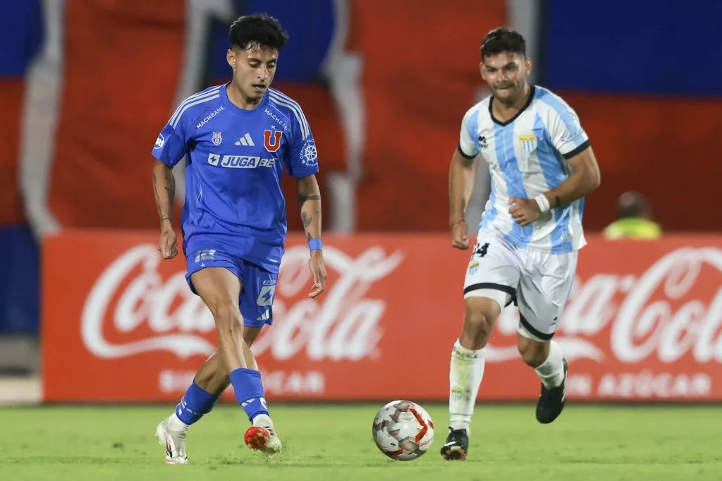 Altamirano comienza a enamorar a los hinchas azules con su gran talento | FOTO: Felipe Zanca/Photosport