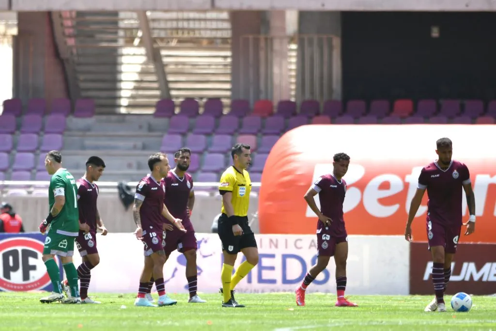 Los jugadores de Deportes La Serena se lamentan tras el gol de Colo Colo | FOTO: Alejandro Pizarro Ubilla/Photosport