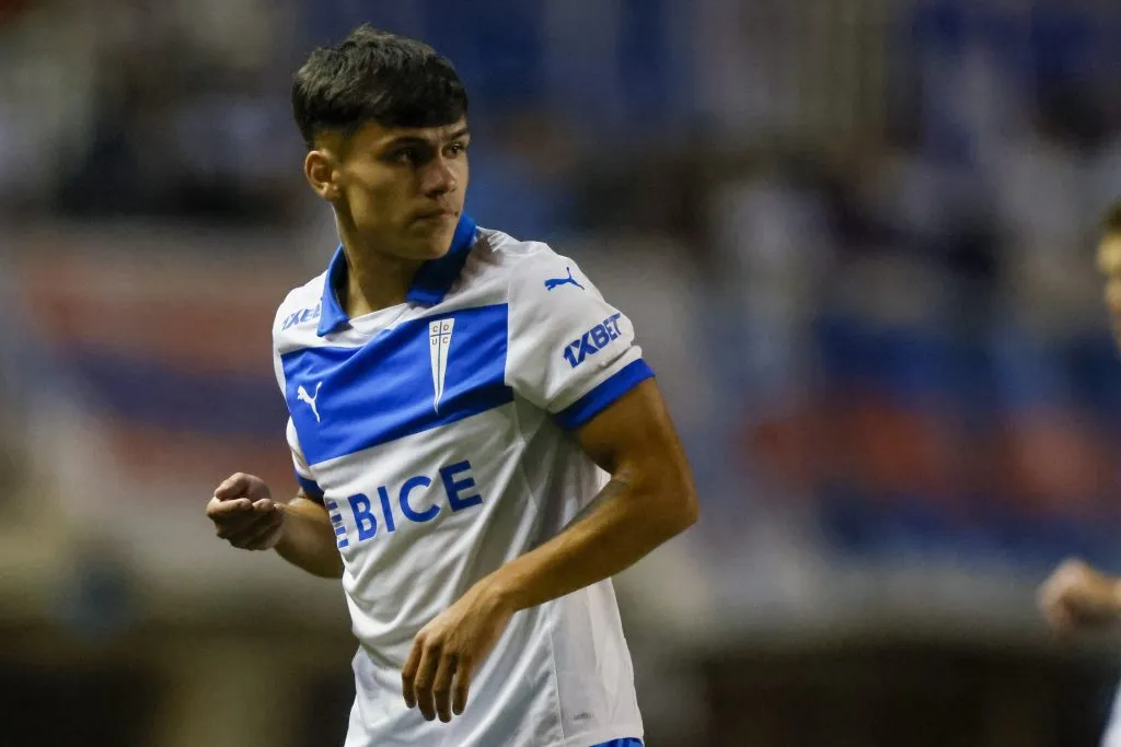 Corral ya hizo su estreno en las redes con la camiseta de la Franja | FOTO: Andres Pina/Photosport