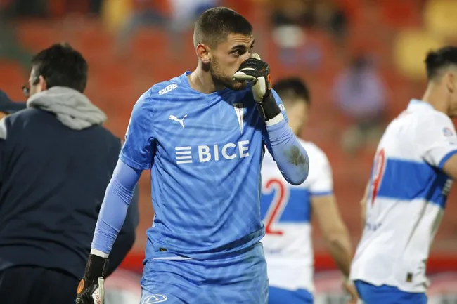 Thomas Gillier se lesionó y Universidad Católica entregó su tiempo de recuperación.