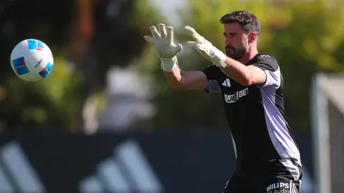 En Colo Colo envían una respuesta por el interés de la UC en Fernando De Paul. (Foto: @colocolooficial)