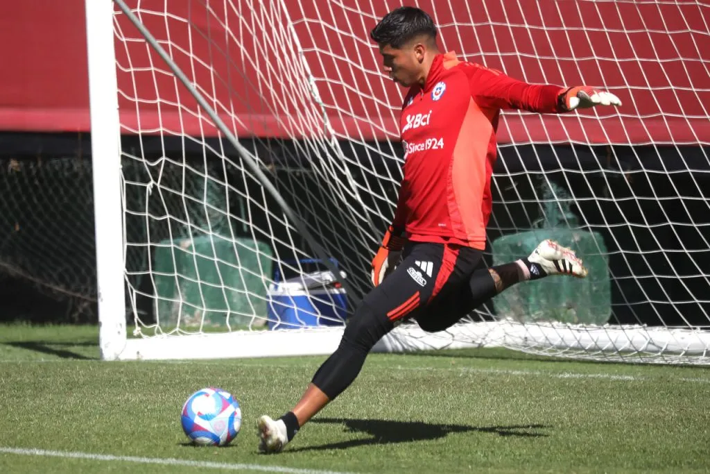 Pato Toledo se la juega por Cortés. | Foto: Photosport