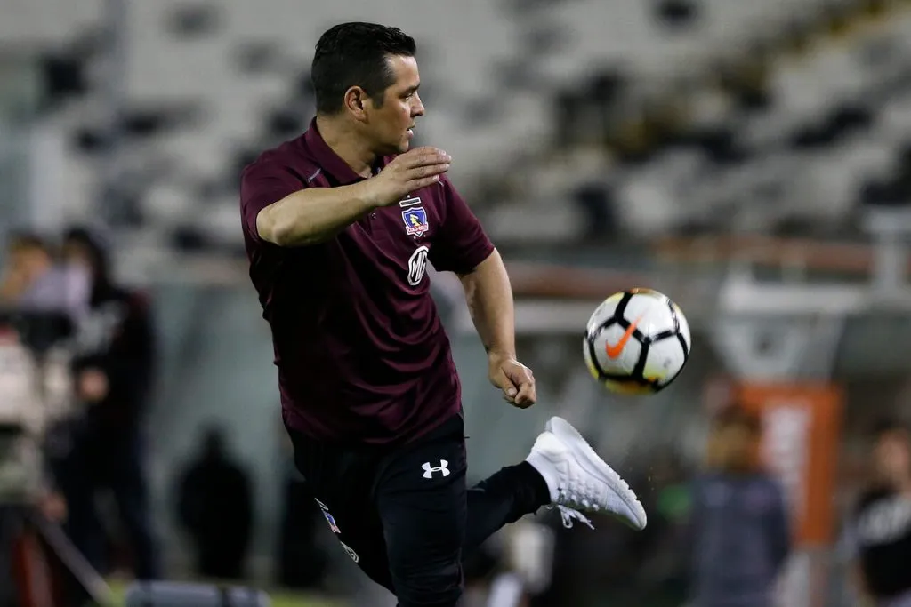 Tapia dejó de ser DT albo en 2018. | Foto: Photosport