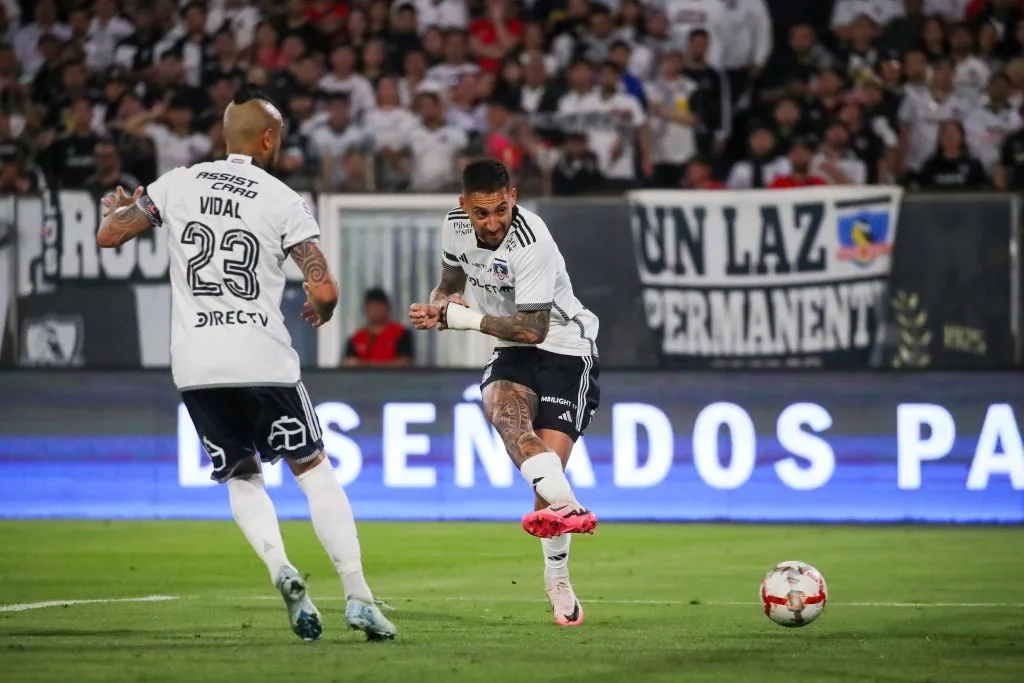 Javier Correa y su buena relación con Arturo Vidal. (Foto: Jonnathan Oyarzún/Photosport)