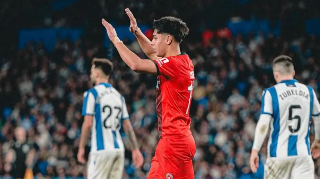  Darío Osorio no pudo salvar al FC Midtjylland a pesar de su golazo contra Real Sociedad.