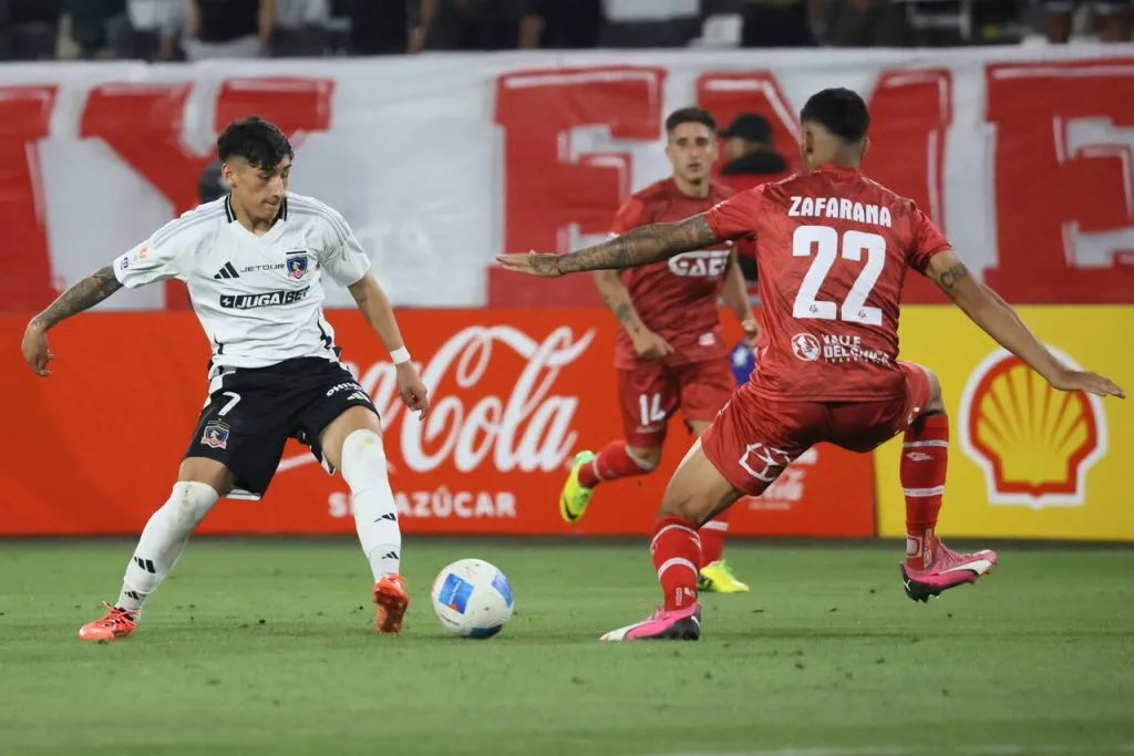 De Tezanos cree que Marchant y Hernández no están para pelear puesto en Colo Colo. | Foto: Photosport