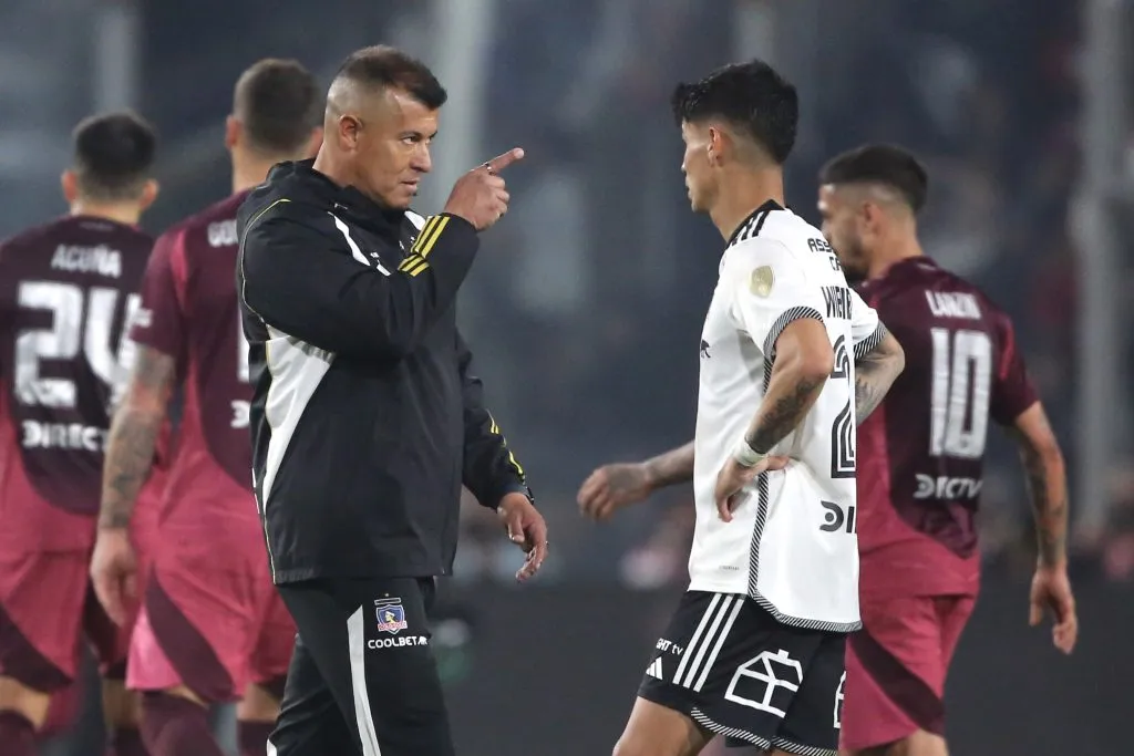 Jorge Almirón aún recuerda la llave contra River Plate en Copa Libertadores. (Foto: Jonnathan Oyarzún/Photosport)