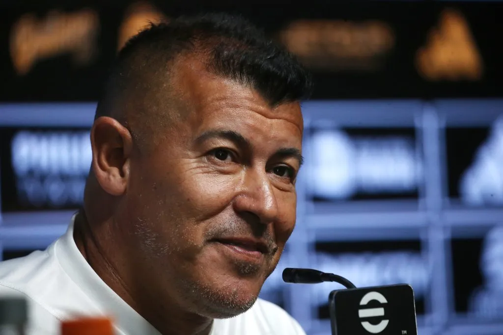 Jorge Almirón aclaró sus últimos dichos en conferencia de prensa. (Foto: Javier Salvo/Photosport)