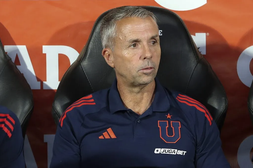 Gustavo Álvarez no quedó conforme con el triunfo de la U sobre La Calera. (Foto: Felipe Zanca/Photosport)