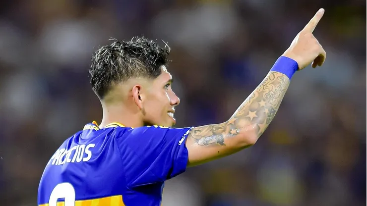 Carlos Palacios se salva de la podadora en Boca al igual que Williams Alarcón (Photo by Marcelo Endelli/Getty Images)