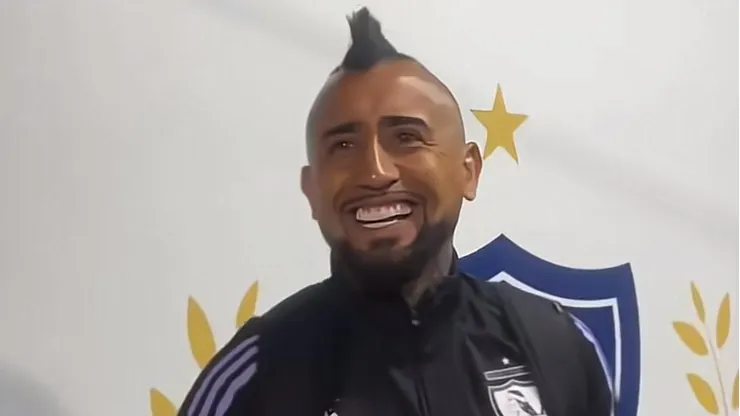 Arturo Vidal sacó risas pese a la derrota de Colo Colo en el Monumental. (Foto: Captura)