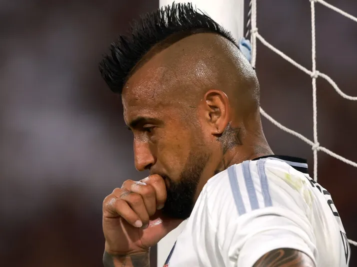 En Colo Colo confirman estado de Vidal: Esto dijeron sobre el King