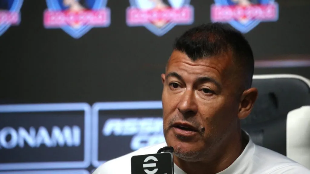 Jorge Almirón recupera a tres de sus importantes figuras para enfrentar a Huachipato, pero volverá a no contar con Vidal.