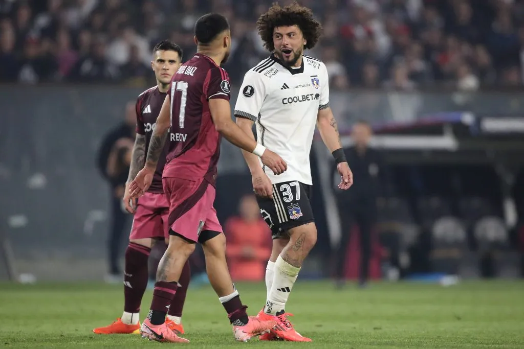 Maximiliano Falcón disputando un partido por la Copa Libertadores con la camiseta de Colo Colo | FOTO: Jonnathan Oyarzun/Photosport
