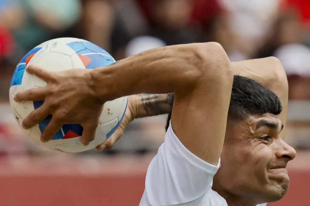 Claudio Aquino aún no da con su mejor versión en Colo Colo. (Foto: Andrés Pina/Photosport)
