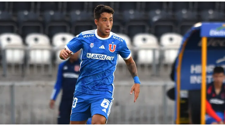 La U no se quiere desprender tan fácil de Lucas Assadi.