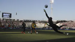 En Colo Colo ya hay un despedido por el mal estado de la cancha del Estadio Monumental.