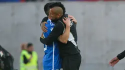 Arturo Vidal y su monumental queque a Charles Aránguiz en la U