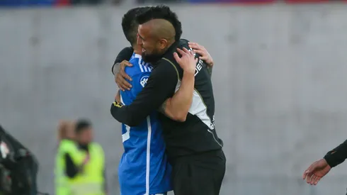 Arturo Vidal y su monumental queque a Charles Aránguiz en la U