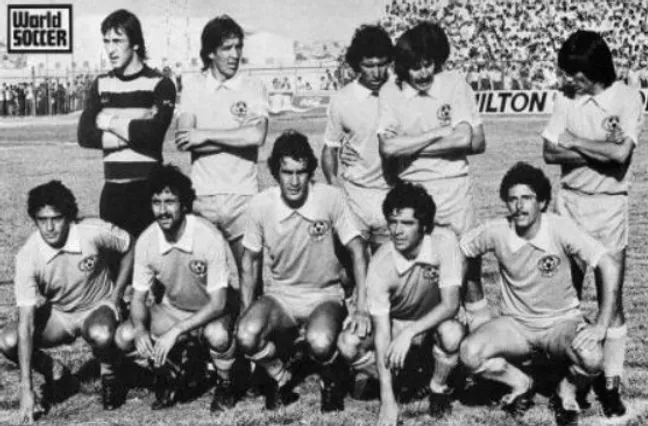 Parados: Oscar Wirth, Mario Soto, Armando Alarcón, Eduardo Jiménez y Hugo Tabilo.Agachados: Oscar Muñoz, Víctor Merello, Sergio Ahumada, Nelson Pedetti y Paulo Veiga. | FOTO: Archivo