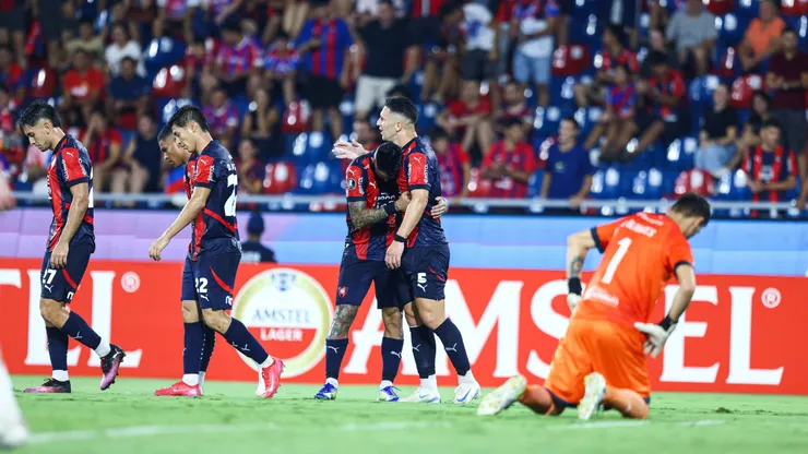 Raúl Olivares lo pasa mal en la Copa Libertadores. (Foto: Libertadores)