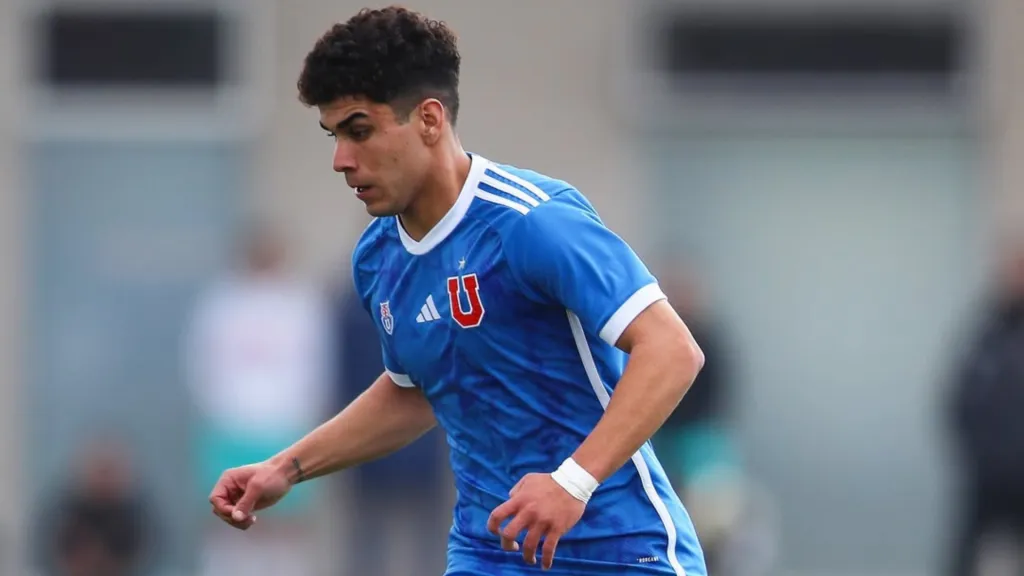 La lesión de Benjamín Aravena le aportó minutos sub-21 a Universidad de Chile.