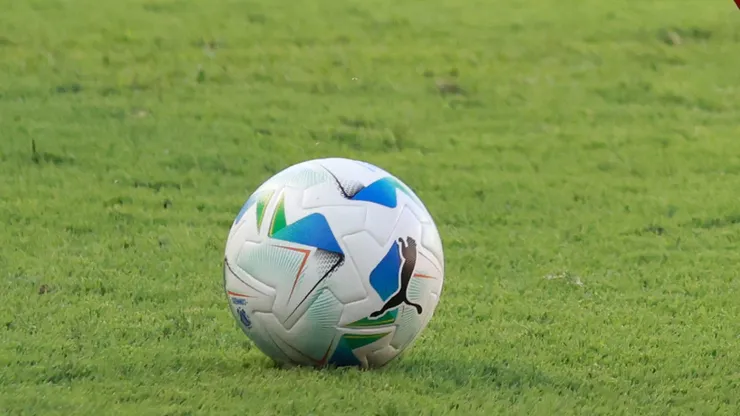 DT del fútbol chileno dejó su cargo a dos fechas del arranque del torneo (Foto: Eduardo Fortes/Photosport)