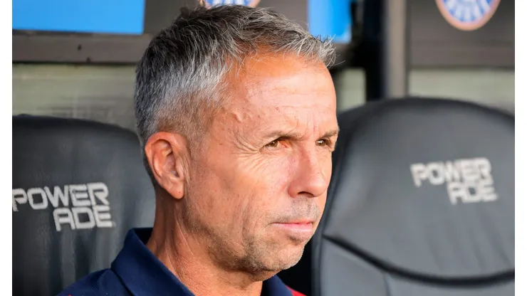 Gustavo Álvarez tendrá que mover el tablero en la formación de la U.