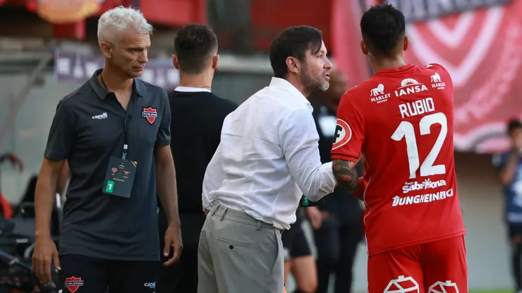 Francisco Arrué dejó de ser el entrenador de Ñublense. (Foto: Photosport)