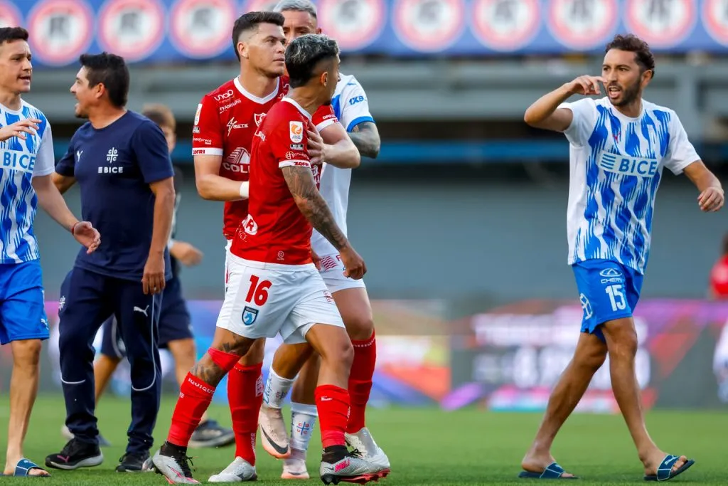 La UC derrotó con lo justo a Iquique. | Foto: Photosport