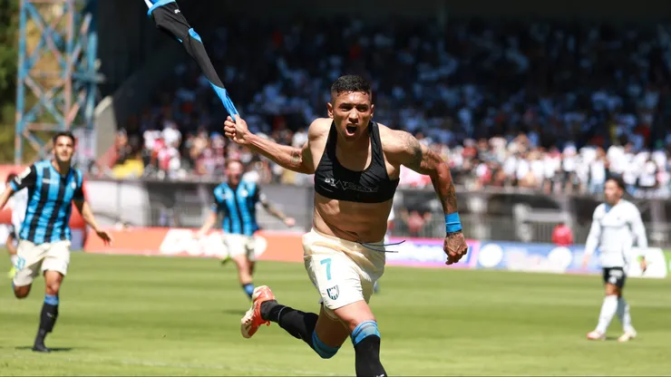 Huachipato triunfa ante Colo Colo en Talcahuano.