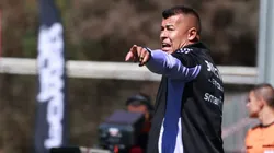 Hinchas albos explotaron en contra de Almirón.