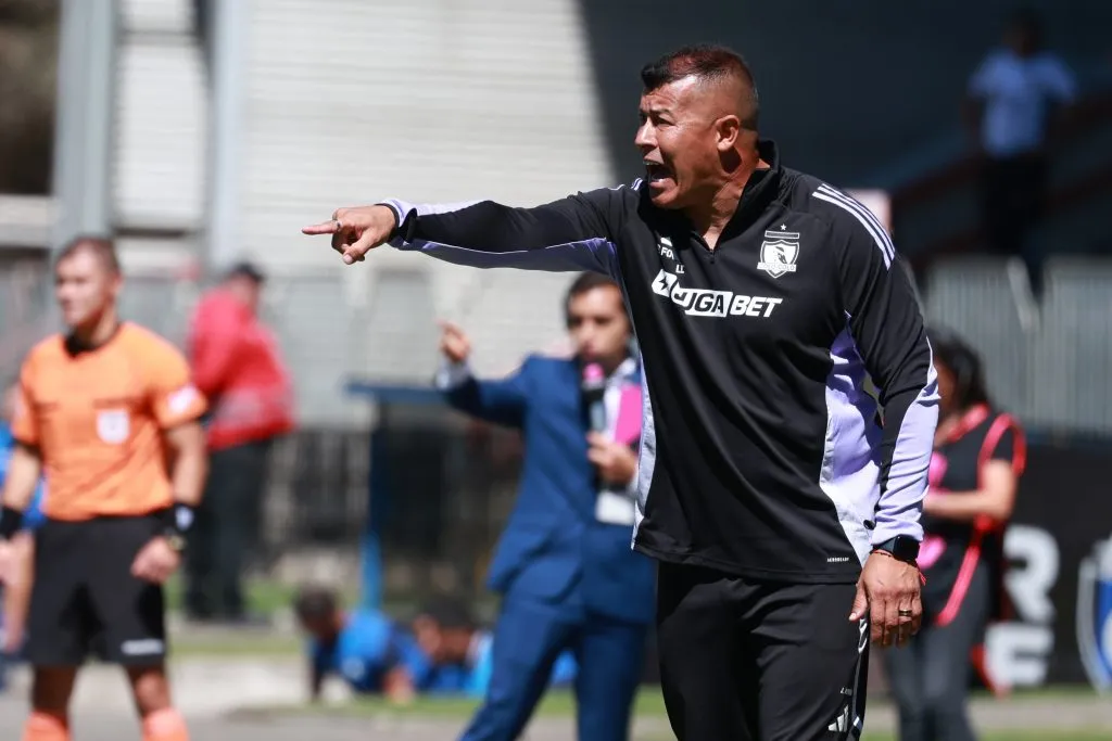Jorge Almirón en la derrota de Colo Colo ante Huachipato. (Foto: Eduardo Fortes/Photosport)