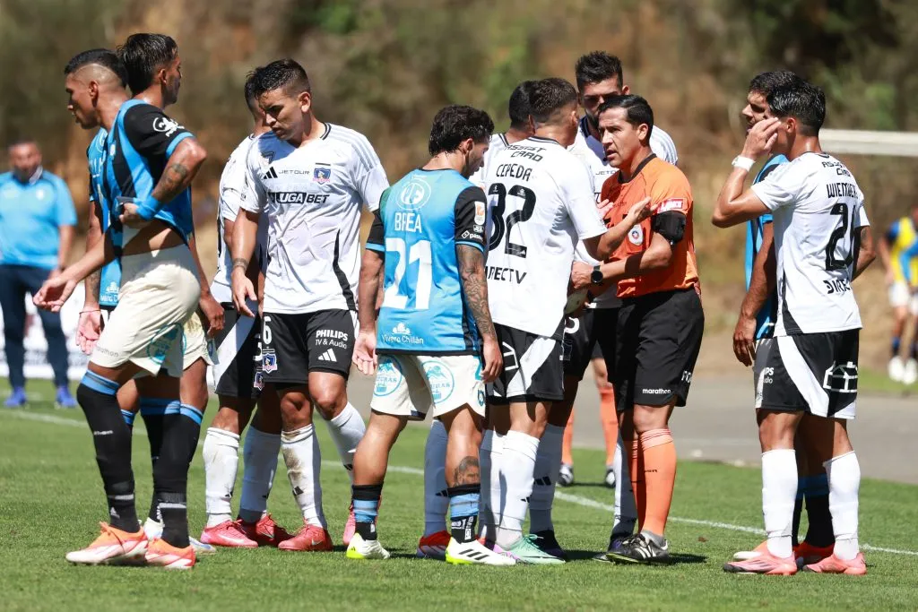 En Colo Colo reclaman por el primer gol de Huachipato. (Foto: Eduardo Fortes/Photosport)