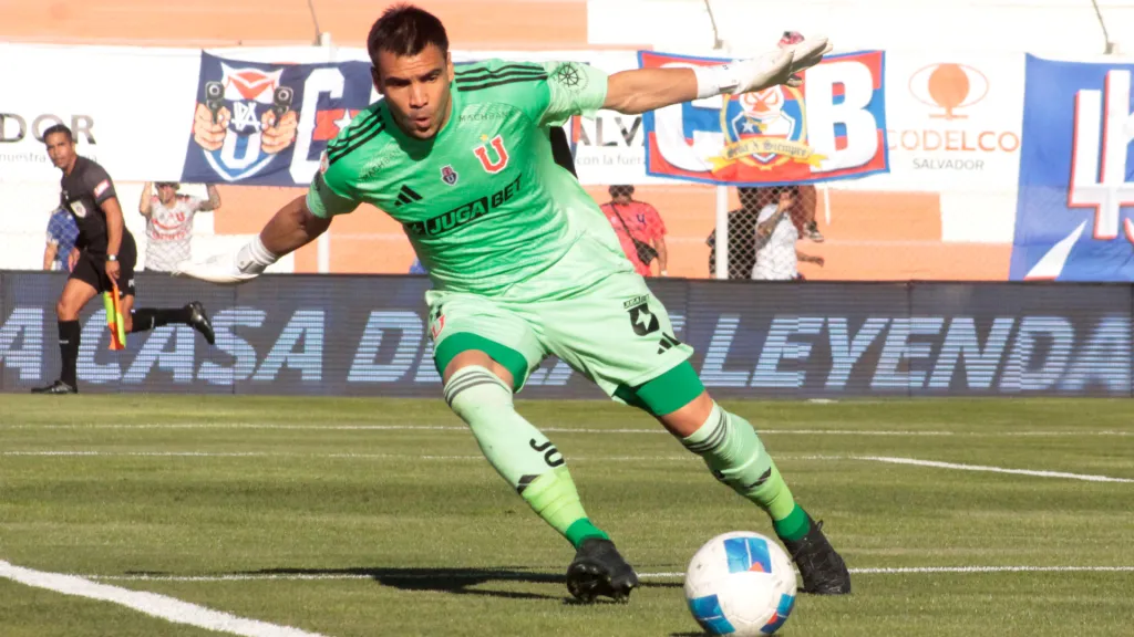 Cristopher Toselli asoma como estelar en Universidad de Chile para el Superclásico contra Colo Colo. (Créditos: Photosport)