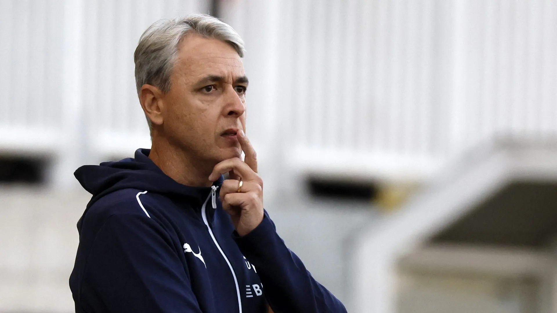 Tiago Nunes podría quedar en la cuerda floja si su equipo sufre una temprana eliminación en la Copa Sudamericana. | FOTO: Andres Pina/Photosport