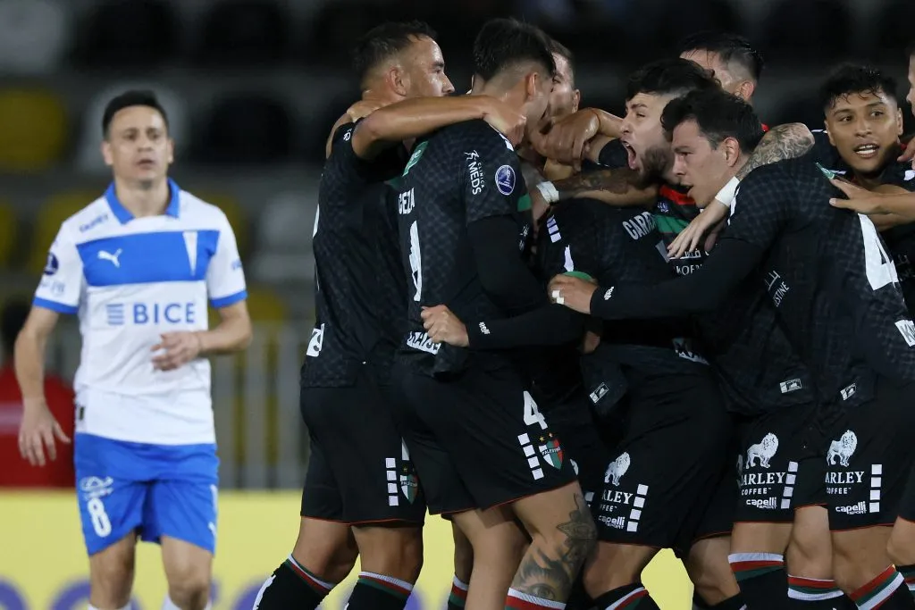 Los jugadores de Palestino celebrando el tanto del “Velociraptor” Carrasco | FOTO: Andres Pina/Photosport