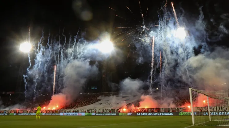 El show pirotécnico que realizaron los hinchas albos no quedó impune.