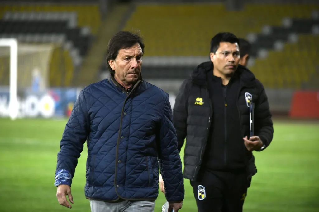 Fernando Díaz junto a Esteban González en el estadio Francisco Sánchez Rumoroso | FOTO: Alejandro Pizarro Ubilla/Photosport